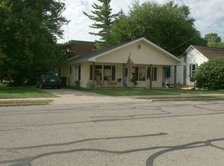 404 E Stocker St, Angola, IN 46703