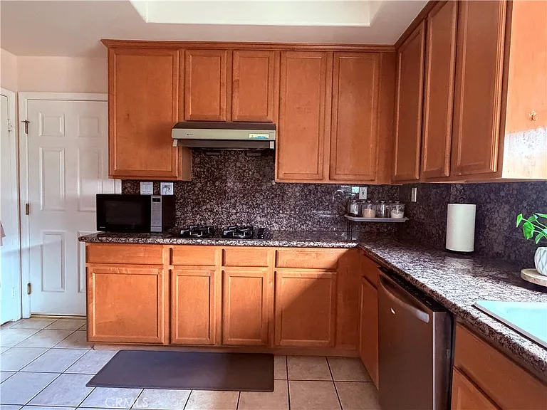 18 Alice St #B — Photo 11