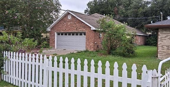 2nd image of 433 Maple Loop
