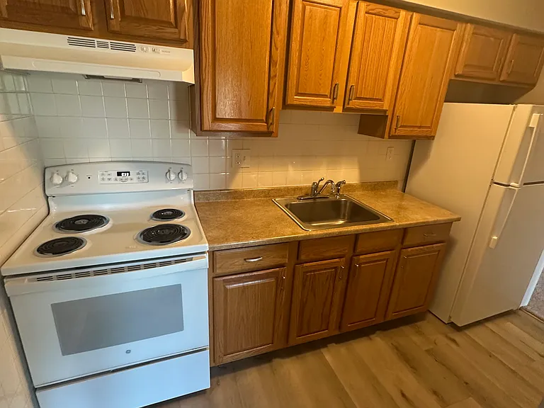313 E Jefferson St #11A — Photo 3