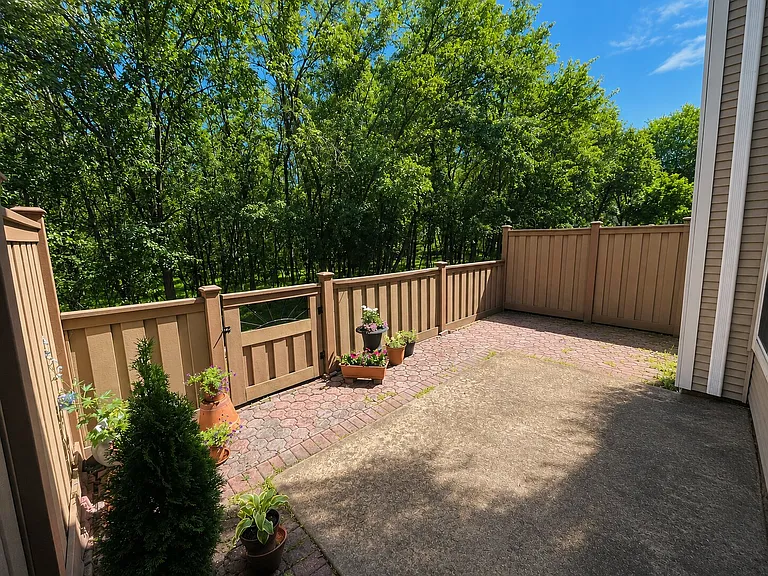 1501 Stech Dr — Photo 5