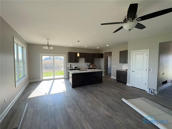 3rd image of 215 Avilyn Ln