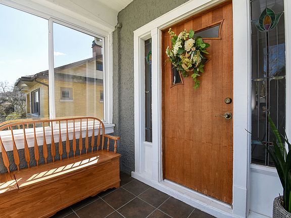 3rd image of 349 Blackhawk Rd
