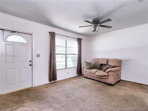 5th image of 225 NE 39th Ct
