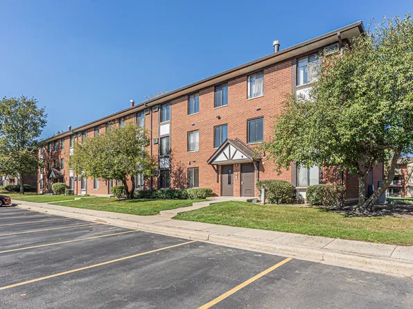 7 Timber Ln APT 2, Vernon Hills, IL 60061