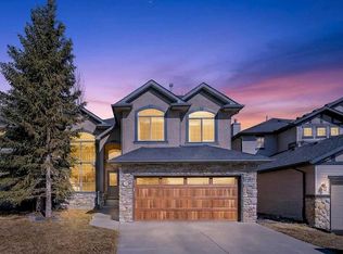 46 Discovery Ridge Rd SW, Calgary, AB T3H 4R3