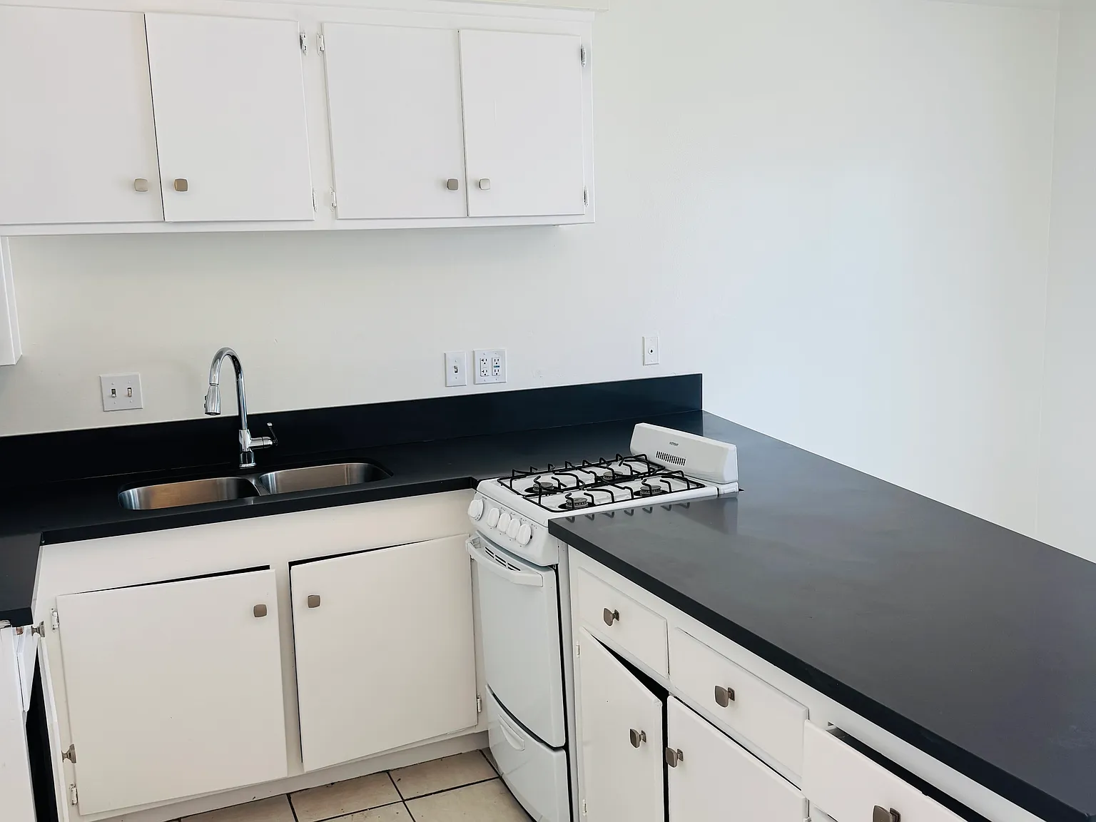 2 bed, 900 sqft, $2,645 — Photo 3