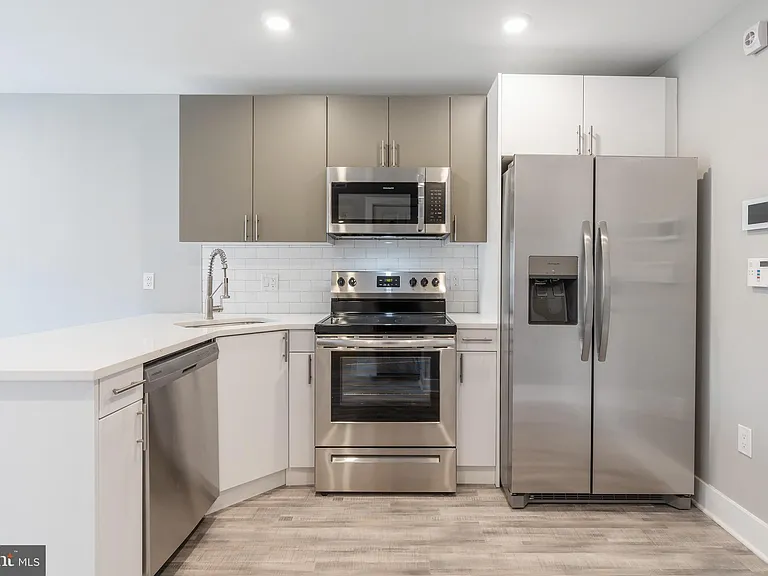 2500 N Mascher St #2 — Photo 4
