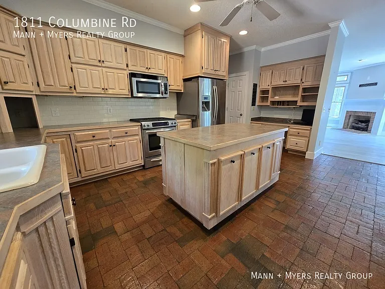 1811 Columbine Rd — Photo 12