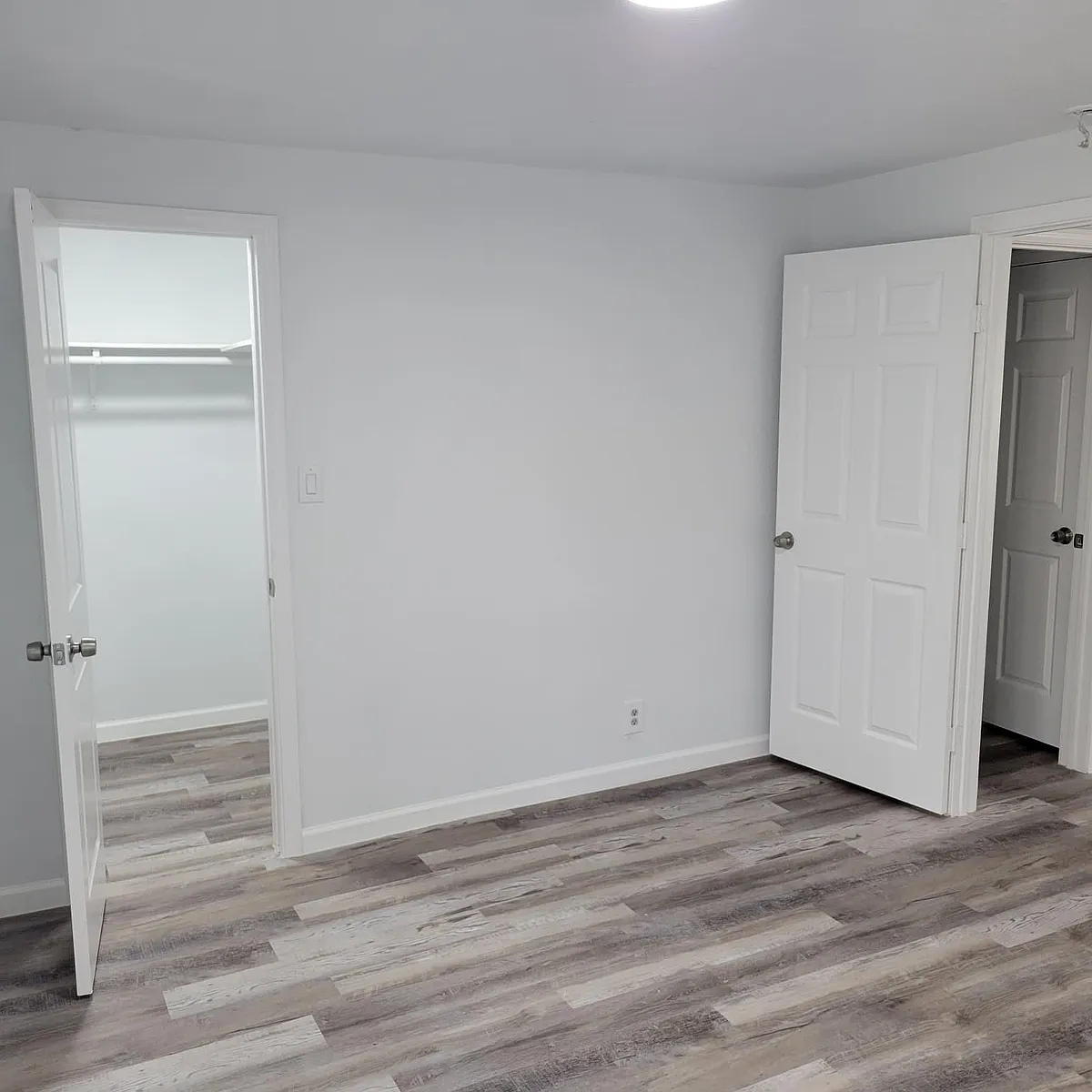 Building Photo - 4525 Weaver Rd #15