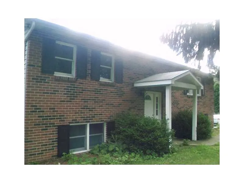 110 Alderson Rd photo 1