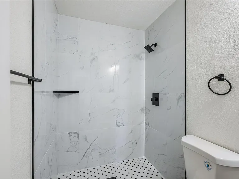 936 Meade St — Photo 14