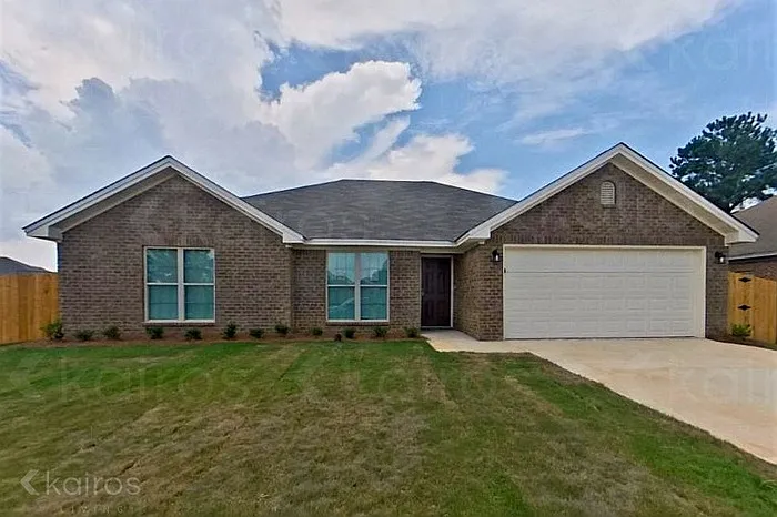 4 bed, 2.0 bath, 1700 sqft, $2,025 — Photo 1