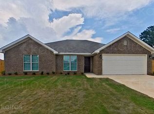 70 William Cir, Elmore, AL 36025