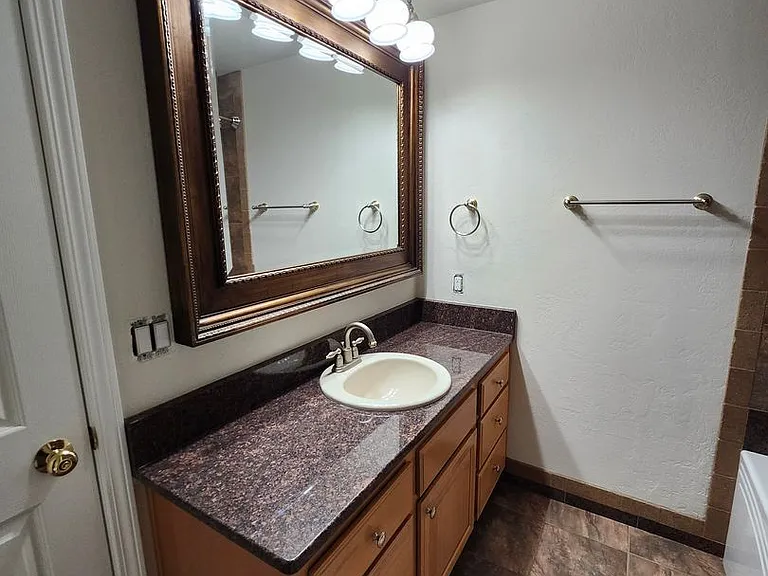 411 W 21st Pl — Photo 15