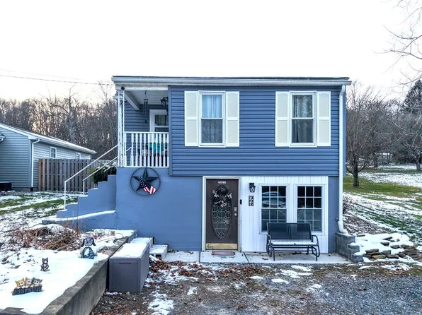 394 Country Club Dr, Ellwood City, PA 16117