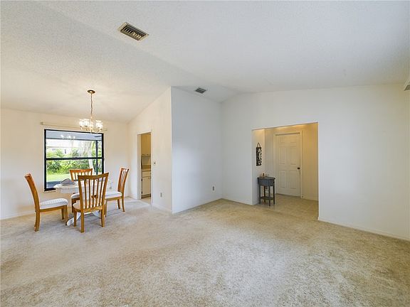 5th image of 541 Melrose Ln