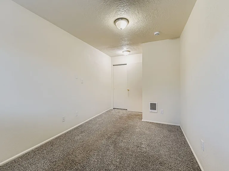 130 NE 17th Ave #16 — Photo 7