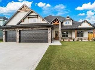 100 Jenna Ln, Gravette, AR 72736