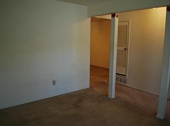 2nd image of 301 Live Oak Dr