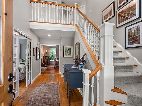 5th image of 18 Wood St