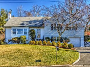 70 Amherst Dr, New Rochelle, NY 10583