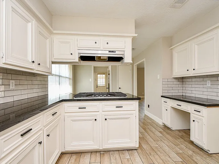 2803 Green Fields Dr — Photo 7