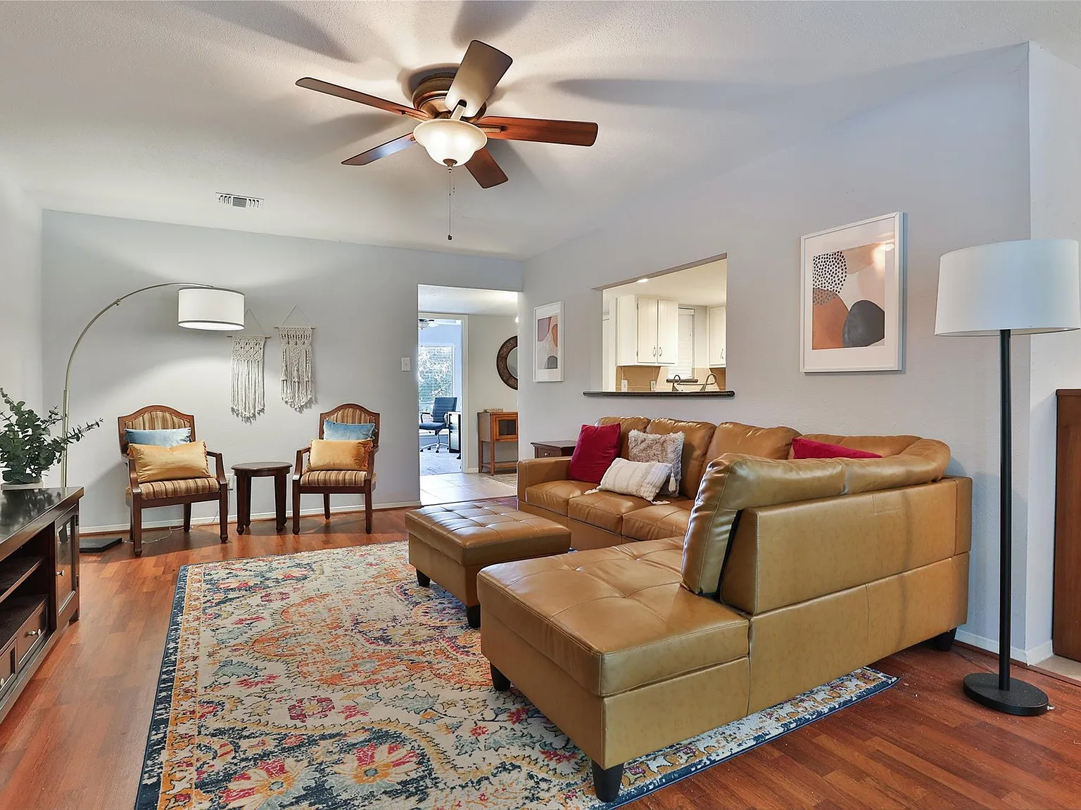 3 bed, 2.0 bath, 1424 sqft, $1,750 — Photo 4