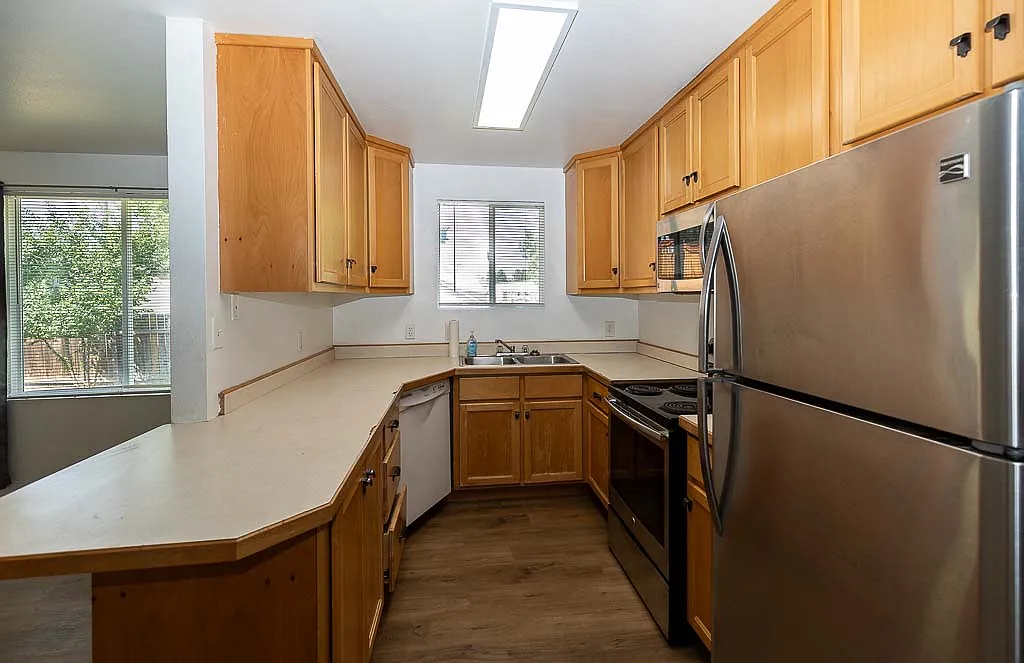 3 bed, 832 sqft, $1,650 — Photo 4