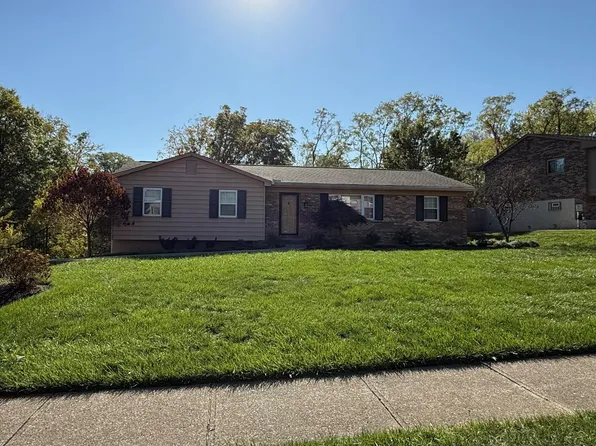 2701 Valley Trails Dr, Villa Hills, KY 41017