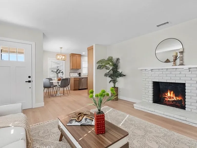 5572 San Bernardino St — Photo 2