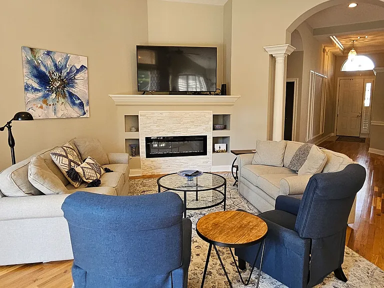 212 Island Green Dr — Photo 4