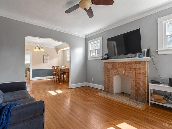4th image of 5420 Warren Ave