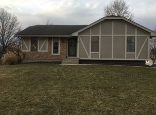 1001 NE Cedar St, Lees Summit, MO 64086