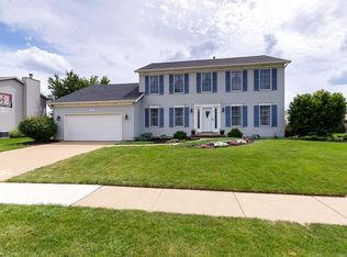 2555 Lindenwood Dr, Bettendorf, IA