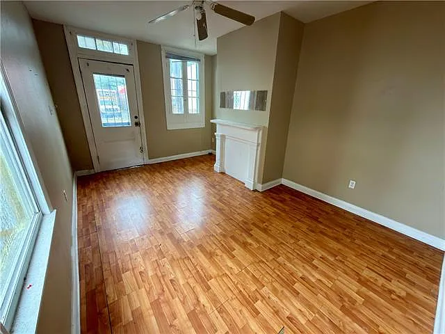 3 bed, 1.0 bath, 866 sqft, $1,200 — Photo 3