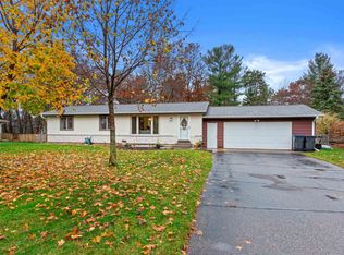271 Canterbury Dr, Plover, WI 54467
