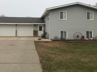 221 9th St, Jordan, MN 55352