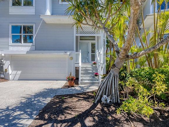 2nd image of 805 S Harbor Dr