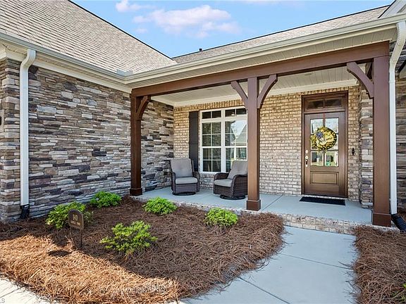 4th image of 140 Castle Pond Dr