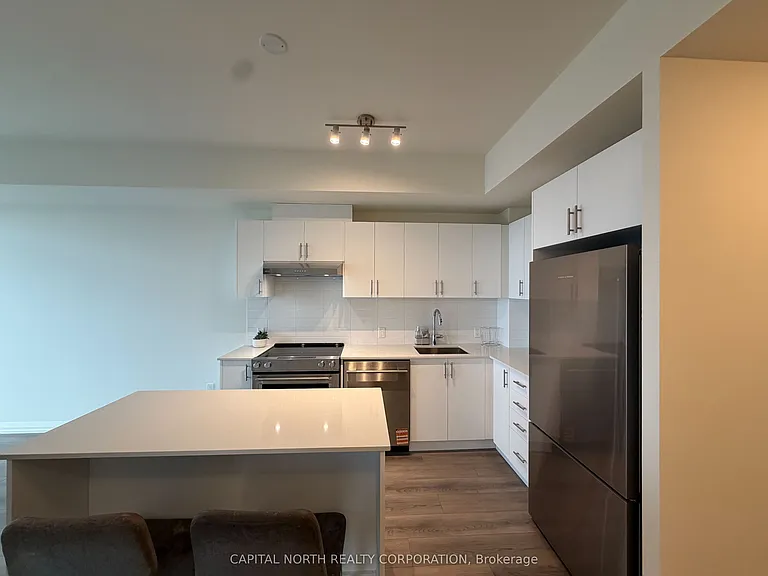 27 Korda Gate #1906 — Photo 2