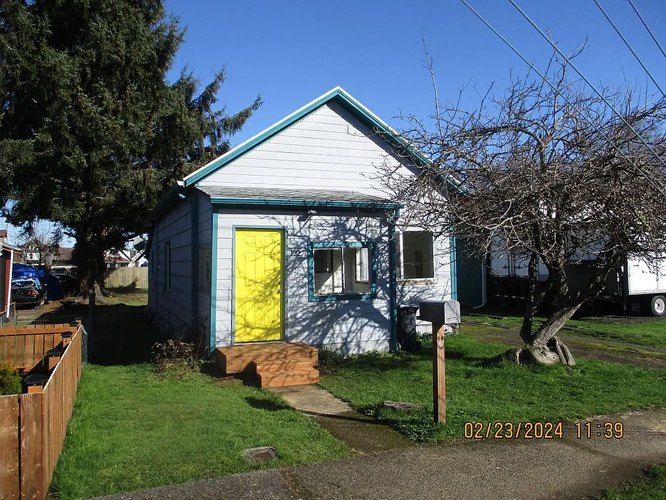 1227 Chenault Ave