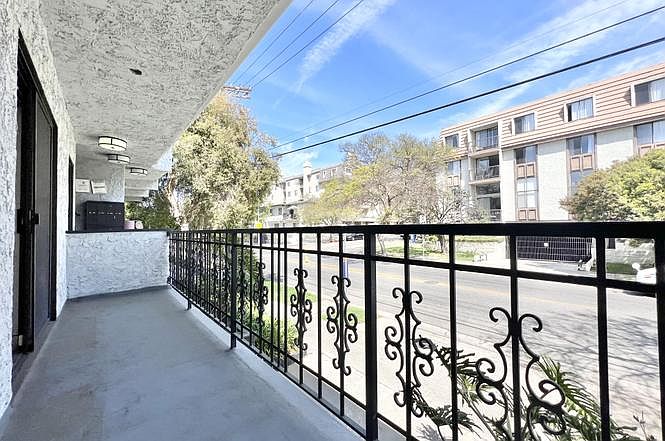 2nd image of 1105 S Barrington Ave #2B