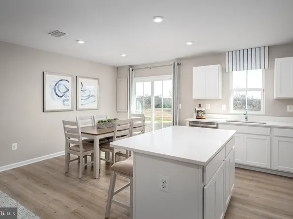 22 Dripping Spring Dr, Hedgesville, WV 25427