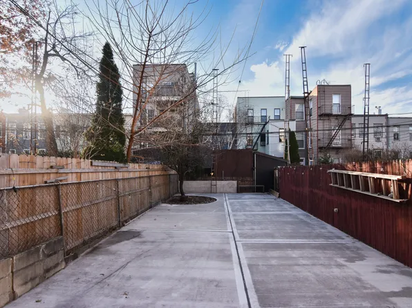 287 Kingsland Avenue image 2 of 16