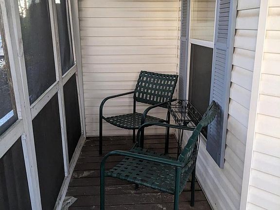 5th image of 60 Pine Ridge Blvd