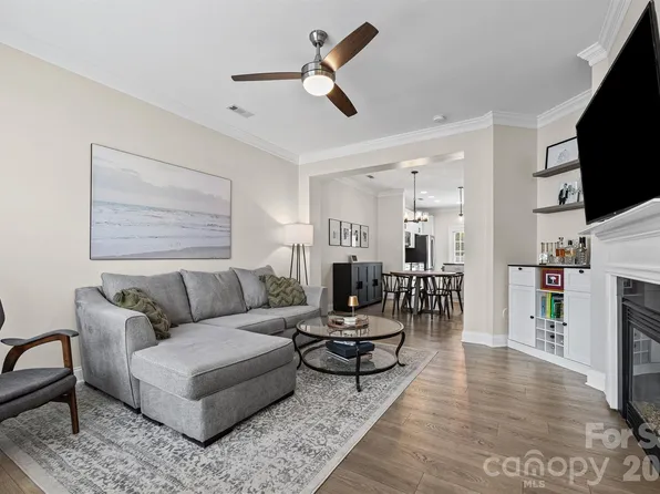 233 Hurston Cir, Charlotte, NC 28208