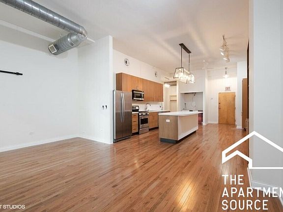 3rd image of 3040 N Ashland Ave #1R