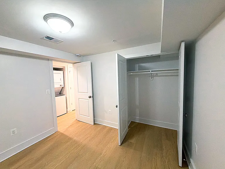 1001 Douglas St NE #C — Photo 6
