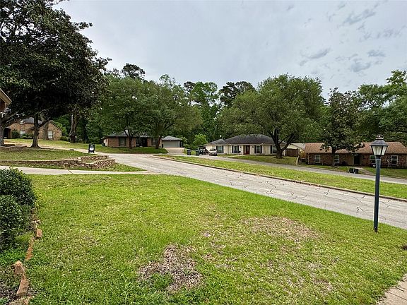 3rd image of 1221 Green Briar Dr